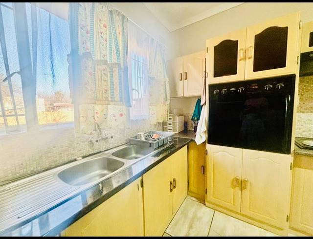 3 BEDROOM HOUSE FOR SALE IN VANDERBIJLPARK SE 2